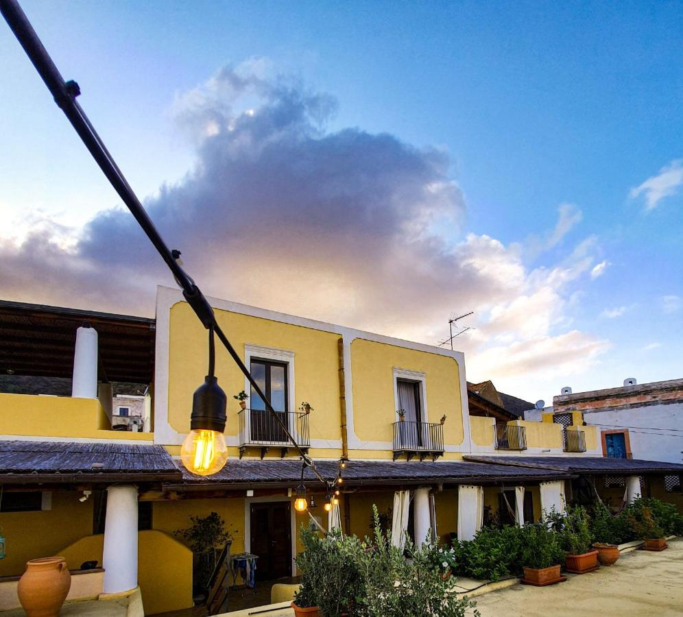 Hotel Arcangelo - Salina ซานตา มาริน่า ซาลินา ภายนอก รูปภาพ
