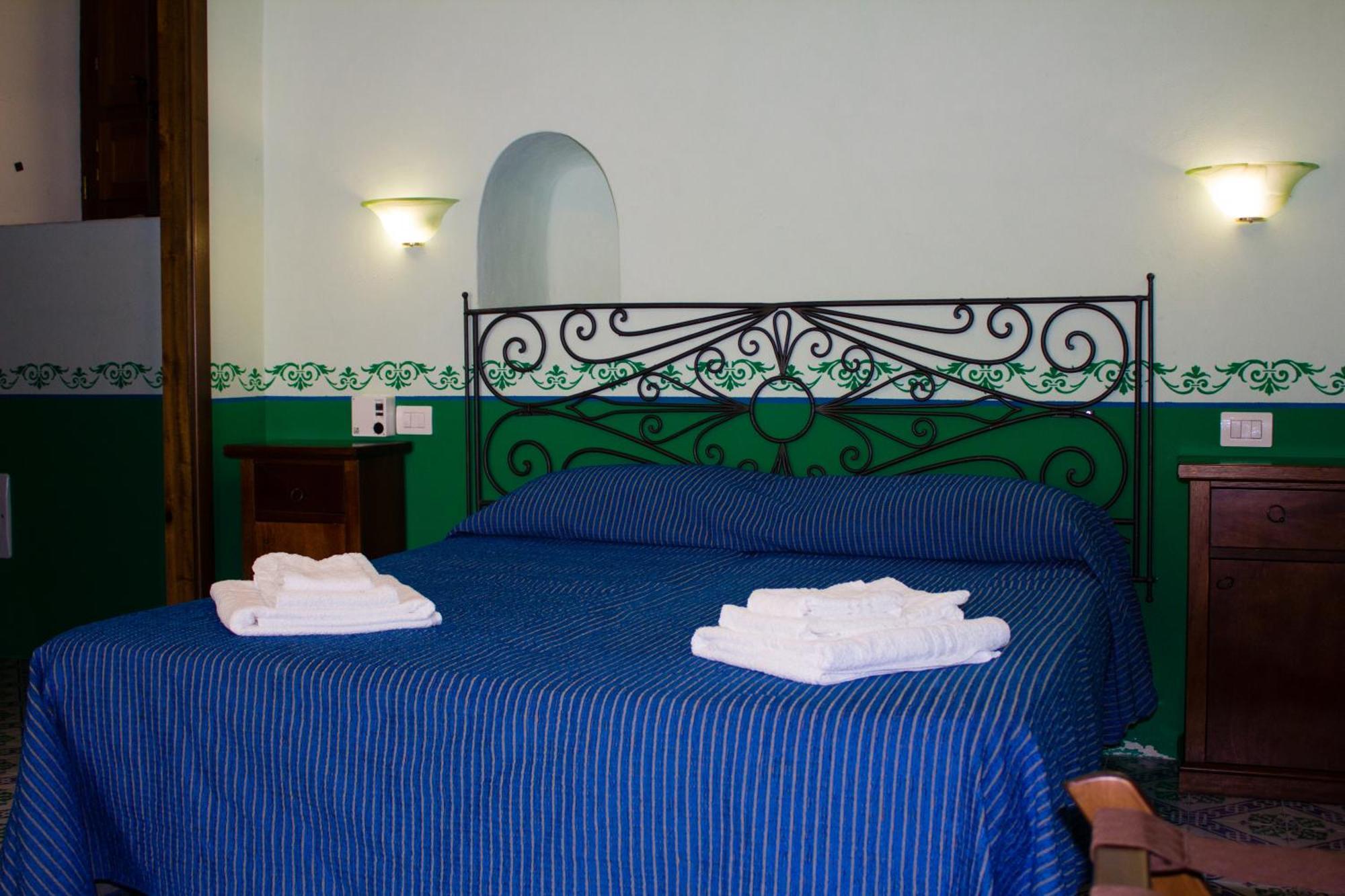 Hotel Arcangelo - Salina ซานตา มาริน่า ซาลินา ภายนอก รูปภาพ
