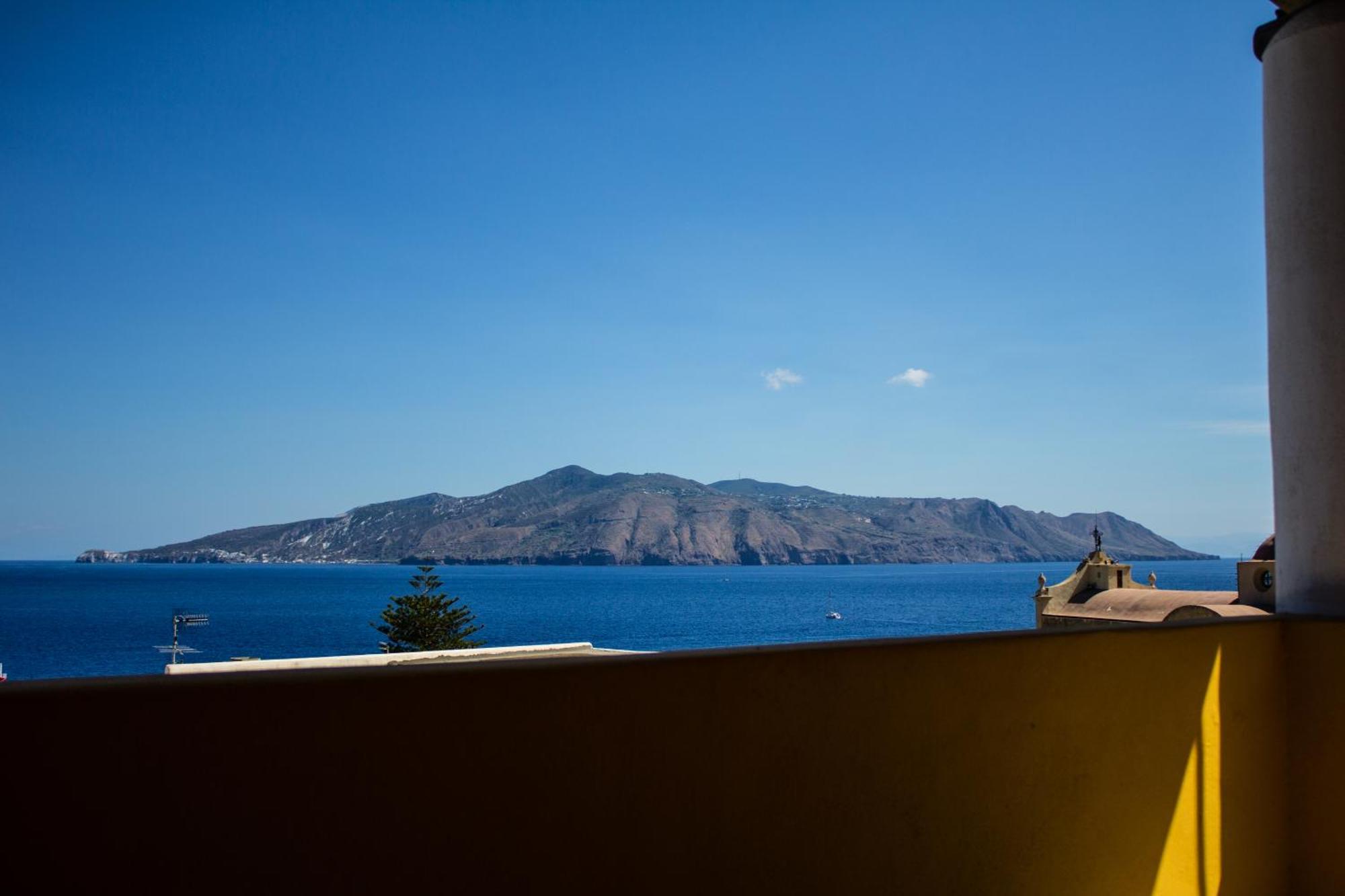 Hotel Arcangelo - Salina ซานตา มาริน่า ซาลินา ภายนอก รูปภาพ