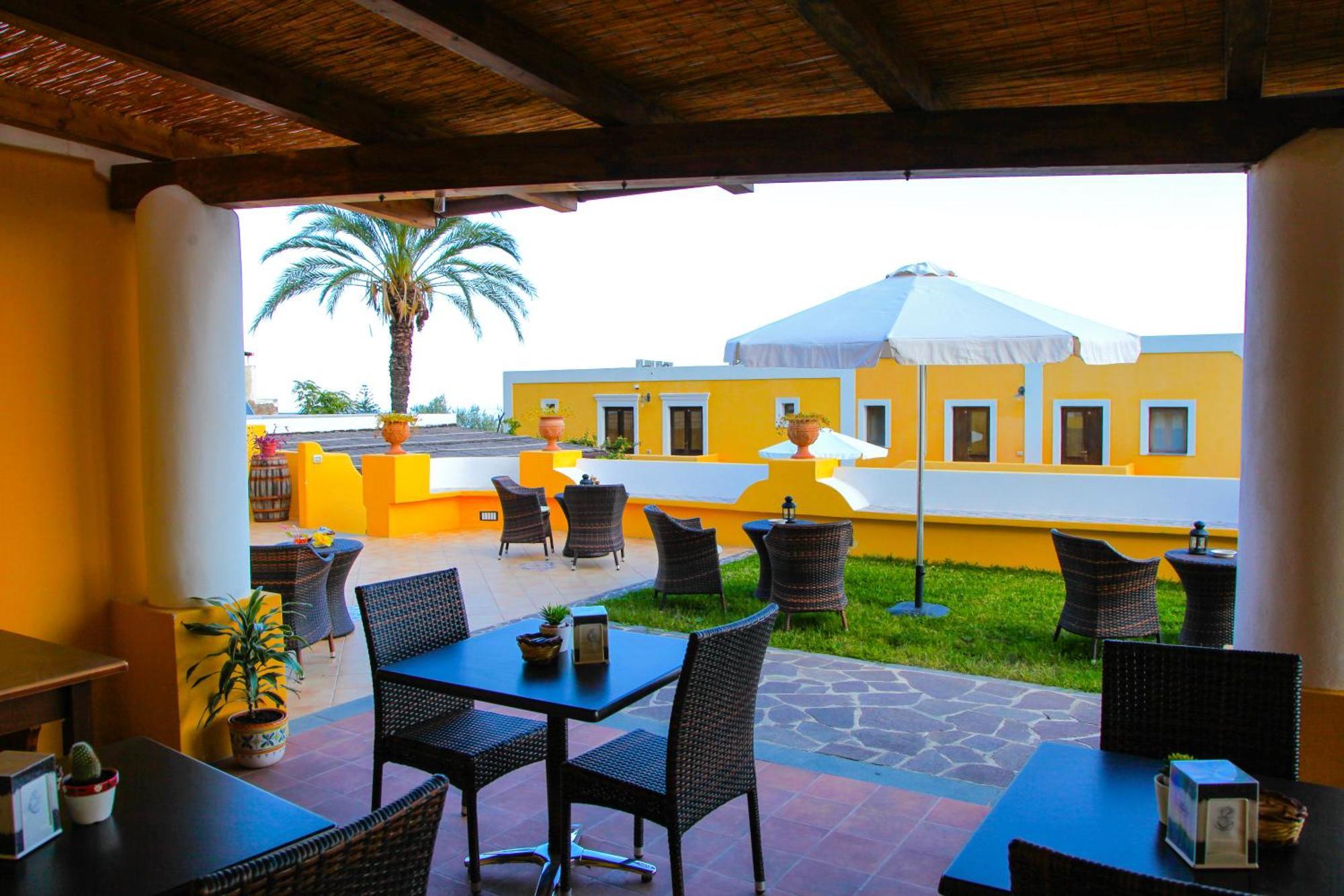 Hotel Arcangelo - Salina ซานตา มาริน่า ซาลินา ภายนอก รูปภาพ