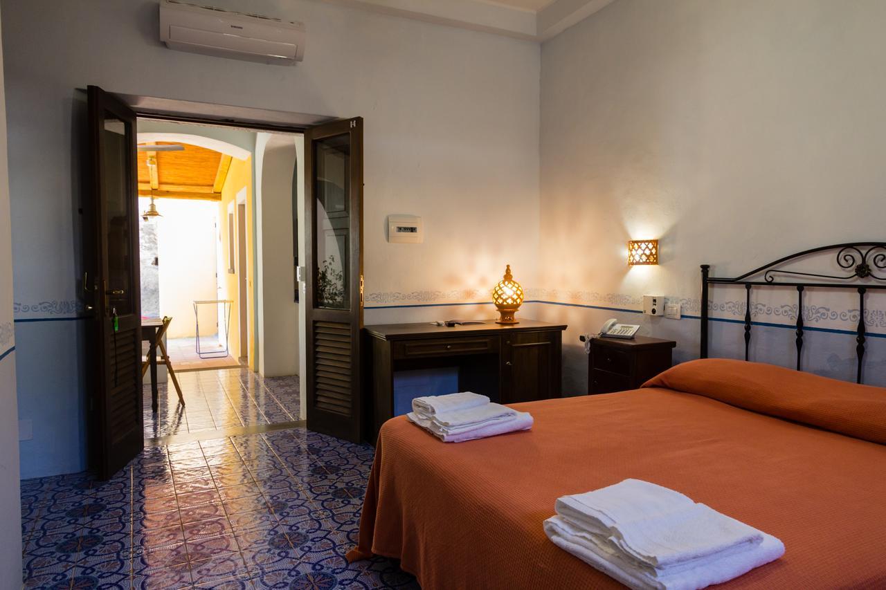 Hotel Arcangelo - Salina ซานตา มาริน่า ซาลินา ภายนอก รูปภาพ