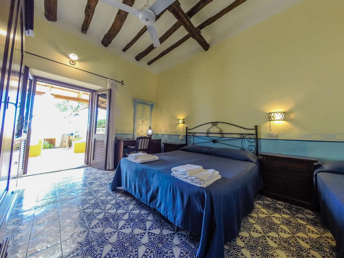 Hotel Arcangelo - Salina ซานตา มาริน่า ซาลินา ภายนอก รูปภาพ