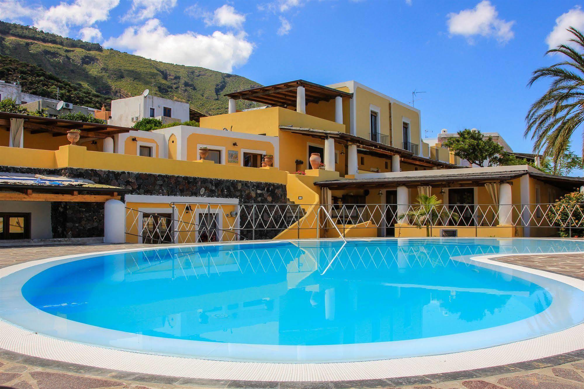 Hotel Arcangelo - Salina ซานตา มาริน่า ซาลินา ภายนอก รูปภาพ
